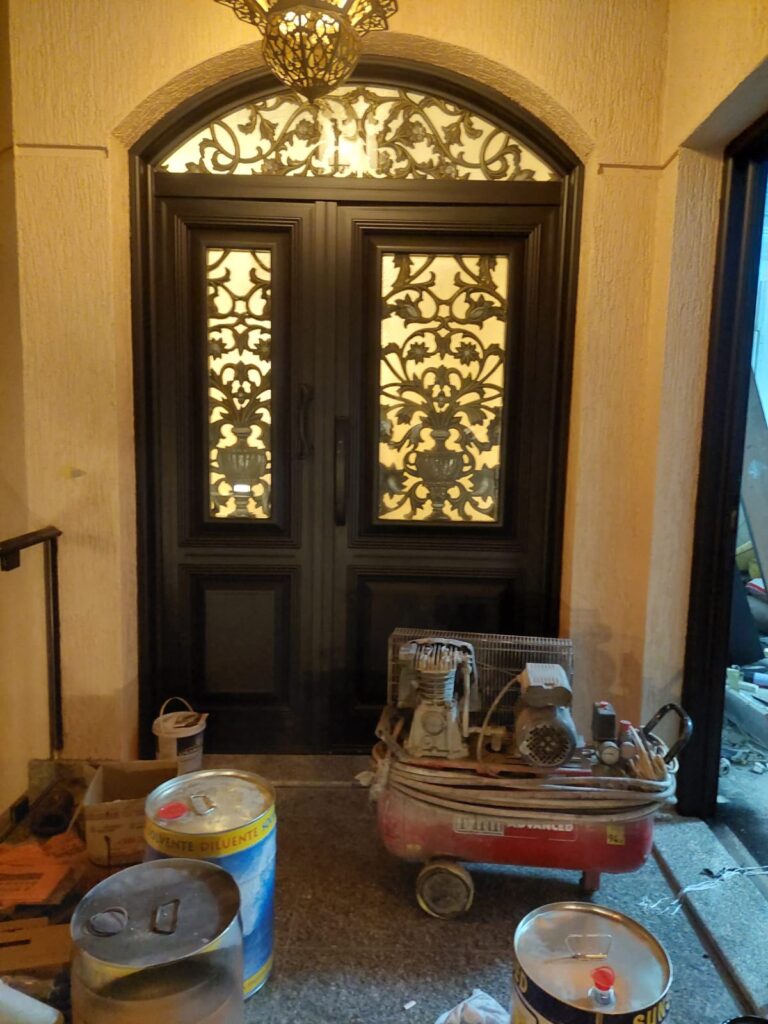 صباغ أخشاب للنوافذ في الكويت - 97670327